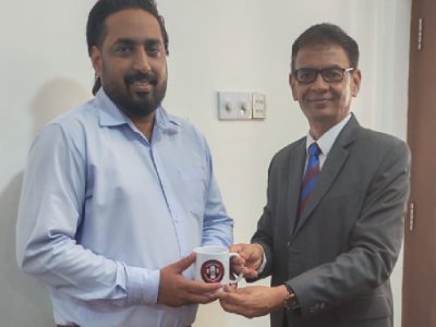 OBU Mug Presentation to Mr. Inam Caffoor